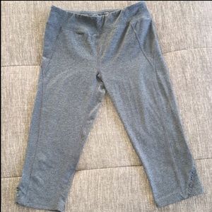 Girl’s Gray Capri Leggings